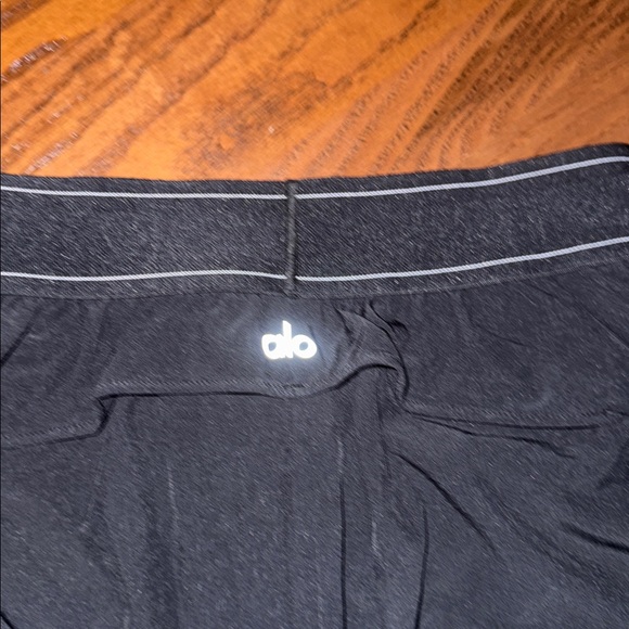 Alo yoga Women's match point Shorts - Picture 9 of 9